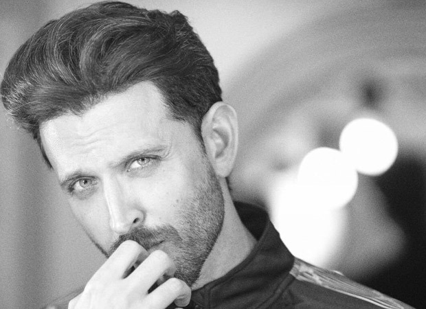 Hrithik Roshan’s selfie flaunting his salt-n-pepper look is going to make your weekend mood better