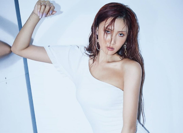 MAMAMOO’s Hwasa looks breathtaking on the cover of Cosmopolitan MAMAMOO’s Hwasa looks breathtaking on the cover of Cosmopolitan