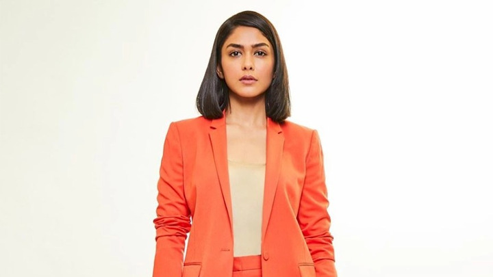 Mrunal Thakur: “The BEST thing about Shahid Kapoor is when he’s on set, he’ll…” | Jersey | Toofan