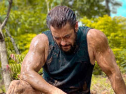 “Respect to all the farmers” – says Salman Khan as he is seen soaked in mud at his Panvel farm