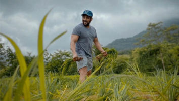 Salman Khan helps in planting rice with Iulia Vantur at his Panvel farmhouse