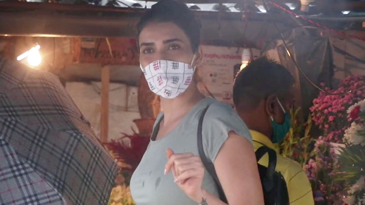 Karishma Tanna spotted in Juhu