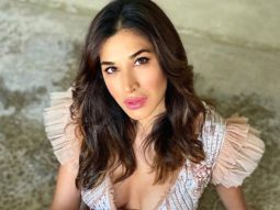 Sophie Choudry’s version of the ‘100 Squat Challenge’ is major Monday motivation!