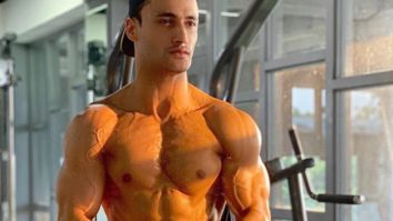 Asim Riaz says, “No day offs”, as he flaunts his taut muscles