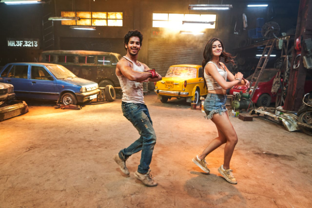 Ishaan Khatter and Ananya Panday bring back the garage romance in Khaali Peeli's latest track 'Tehas Nehas'
