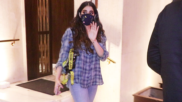 Janhvi Kapoor spotted at Manish Malhotra’s house in Bandra