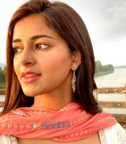 On the sets of the movie Khaali Peeli