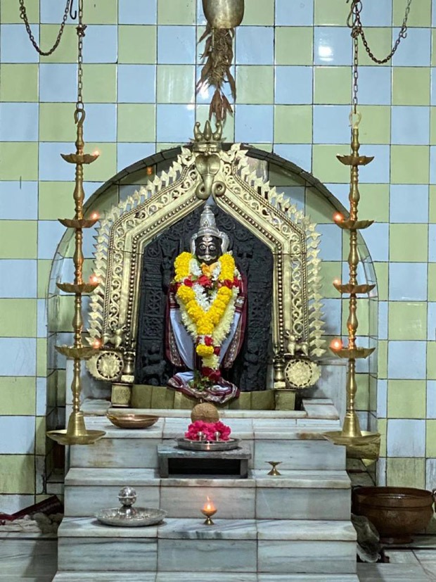 Bhumi Pedneakr does a temple pilgrimage around her ancestral home in Goa; see pics