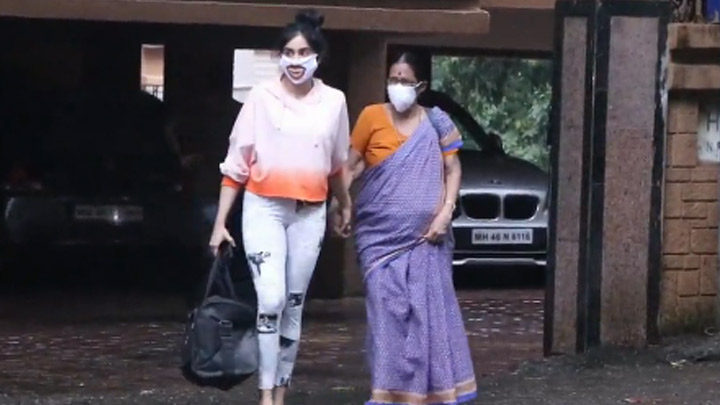 Adah Sharma spotted at Pali Hill Bandra