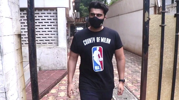Arjun Kapoor spotted post visiting a clinic in Juhu