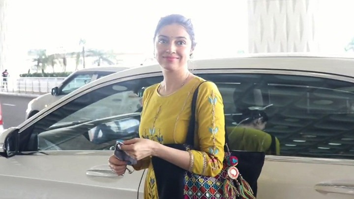 Divya Khosla Kumar spotted at Airport