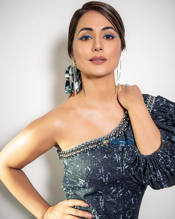 hina khan 3 8
