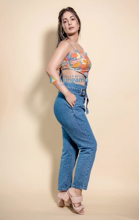 hina khan 5 8