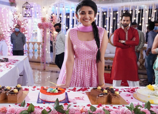 Kanika Mann celebrates her birthday with a cake marathon on the sets of Guddan Tumse Na Ho Payega