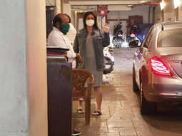 Kareena Kapoor & Saif Ali Khan Snapped At Bandra