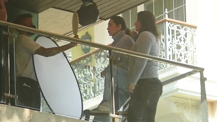Kareena Kapoor and Karisma Kapoor spotted at their home balcony for a photoshoot