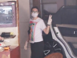 Karisma Kapoor spotted at Kareena Kapoor’s home Bandra