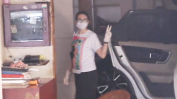 Karisma Kapoor spotted at Kareena Kapoor’s home Bandra