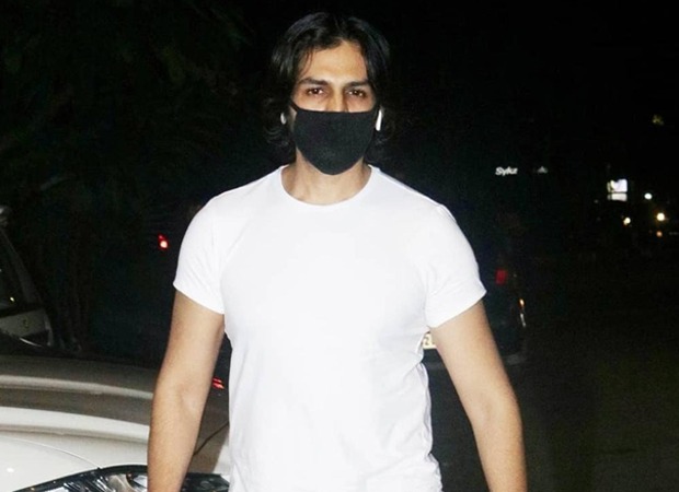 Spotted: Kartik Aaryan steps out for shopping after a long time