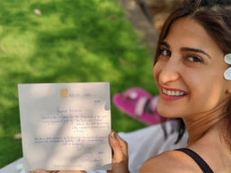 Aahana Kumra can’t stop smiling as she receives a note and flowers from Amitabh Bachchan