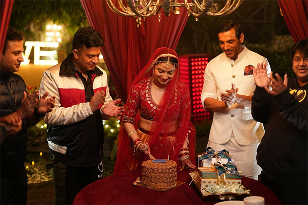 Divya Khosla Kumar celebrates her birthday Satyamev Jayate 2 set with John Abraham, Bhushan Kumar & Milap Zaveri Divya Khosla Kumar celebrates her birthday Satyamev Jayate 2 set with John Abraham, Bhushan Kumar & Milap Zaveri