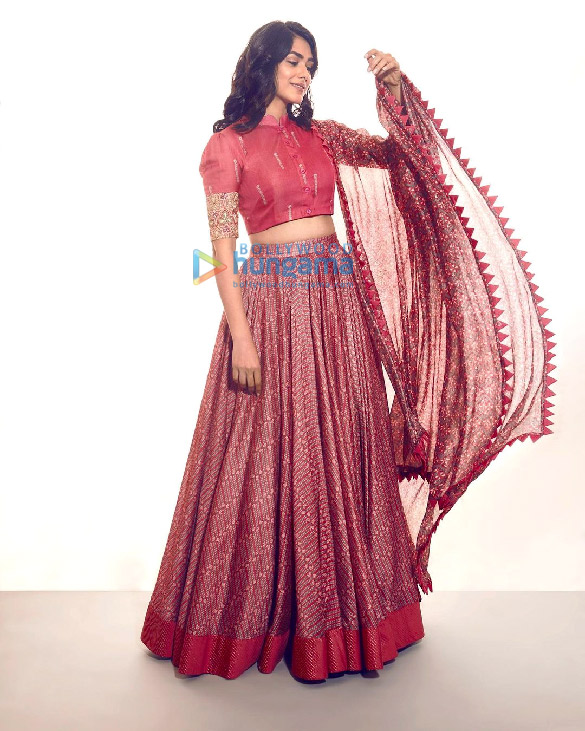 mrunal thakur 2 2