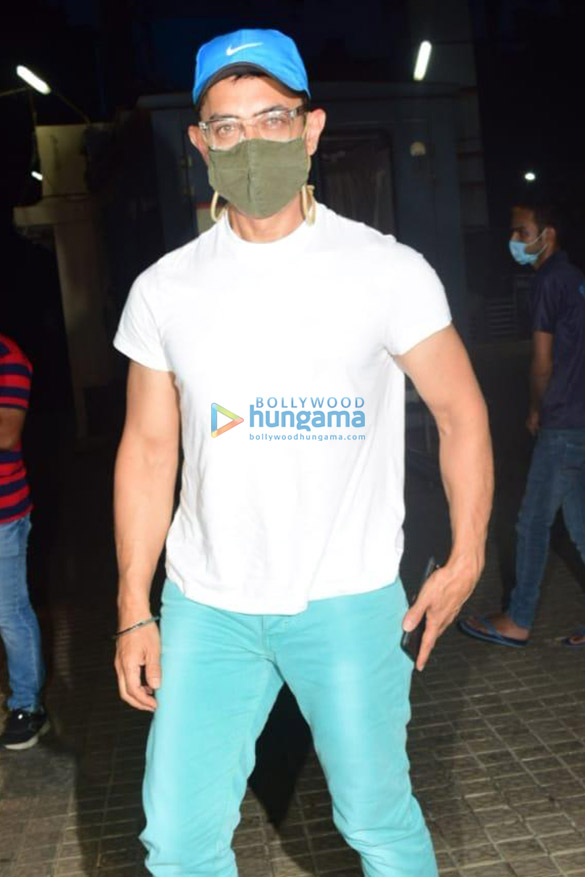 photos aamir khan snapped at pvr in juhu 3