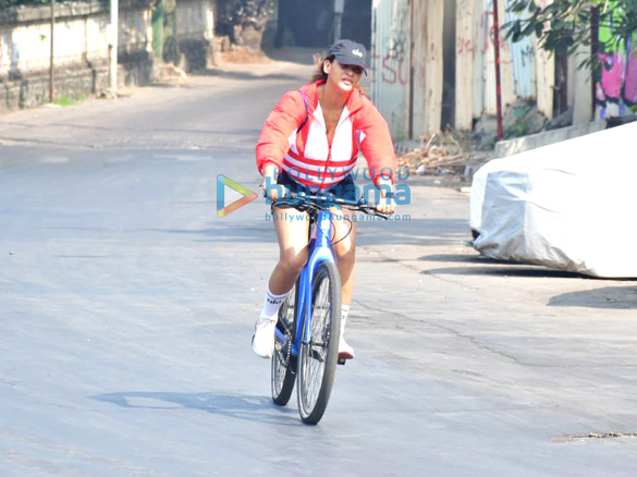photos aisha sharma spotted cycling in bandstand 3
