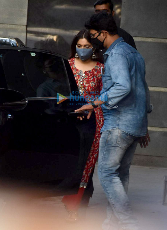 photos akshay kumar jackky bhagnani and bhumi pednekar at pooja entertainment office in juhu 3