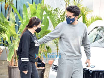 Photos: Akshay Kumar, Jackky Bhagnani and Shabina Khan snapped at the Kalina airport
