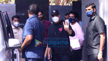 Photos: Akshay Kumar, Jackky Bhagnani and Bhumi Pednekar at Pooja Entertainment office in Juhu