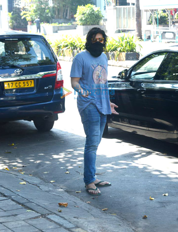 photos ali fazal and richa chadda snapped together at foodhall in khar 6