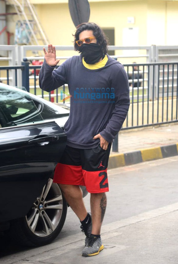 photos ali fazal snapped in juhu 3