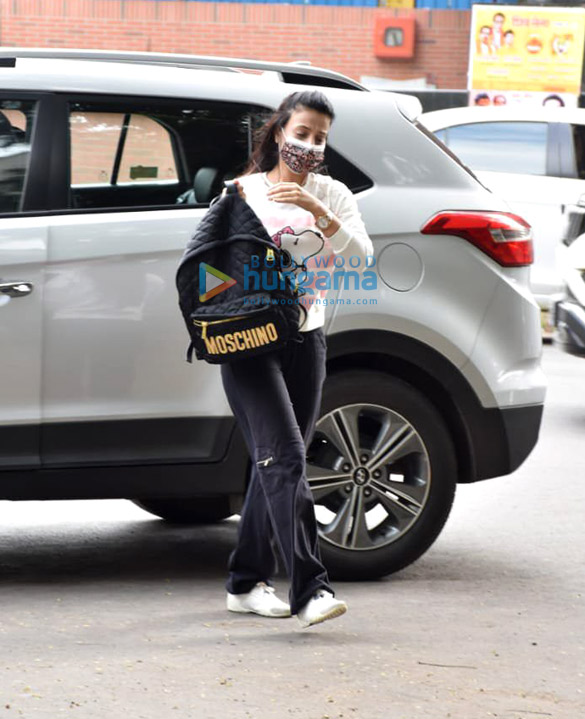 photos ameesha patel snapped at kromakay salon in juhu 3