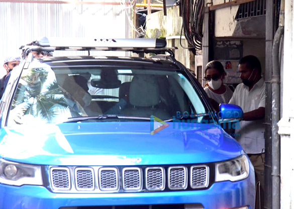 photos amrita singh and ibrahim ali khan snapped at bandra 3