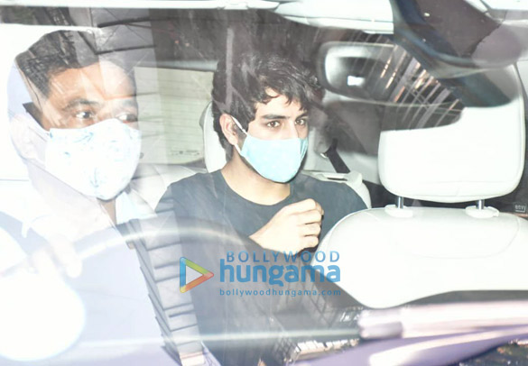 photos amrita singh and ibrahim ali khan snapped at bandra 4