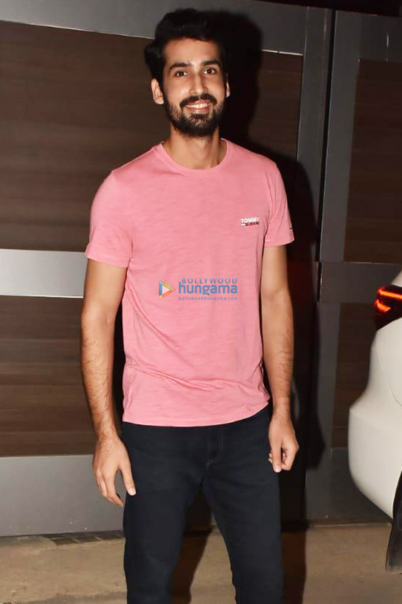 photos ananya panday shakun batra and dhairya karwa snapped in bandra 3