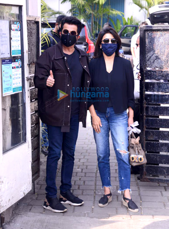 Photos: Anil Kapoor, Neetu Singh, Varun Dhawan and Kiara Advani snapped at the Kalina airport Photos: Anil Kapoor, Neetu Singh, Varun Dhawan and Kiara Advani snapped at the Kalina airport