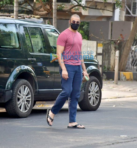 photos arunoday singh spotted in bandra 4