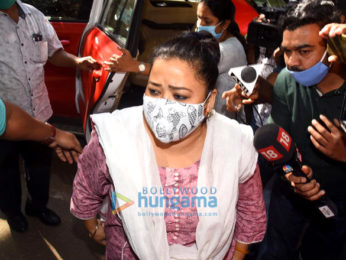 Photos: Bharti Singh and Harsh Limbachiyaa arrive at the NCB Office