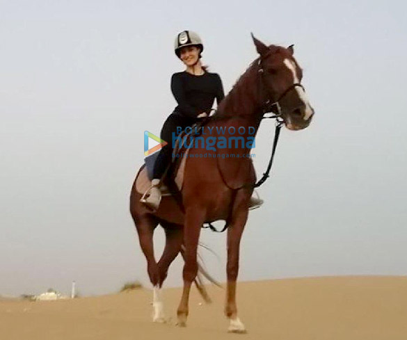 Photos: Elli AvrRam goes horse riding in Dubai Photos: Elli AvrRam goes horse riding in Dubai