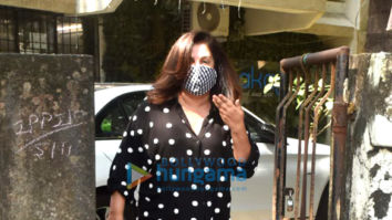 Photos: Farah Khan snapped outside a salon in Juhu