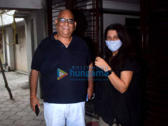Photos: Farhan Akhtar, Shibani Dandekar, Zoya Akhtar, Satish Kaushik snapped at Javed Akhtar's house in Juhu