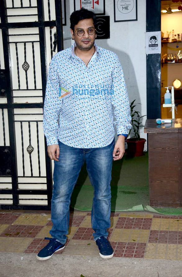 photos fatima sana shaikh and mukesh chhabra snapped in versova 1