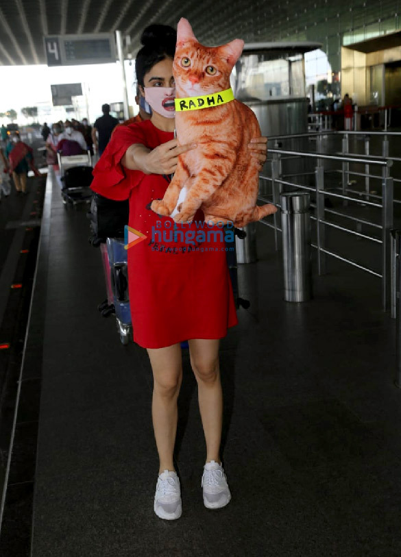 photos hina khan bhagyashree akanksha puri and others snapped at the airport 2 2