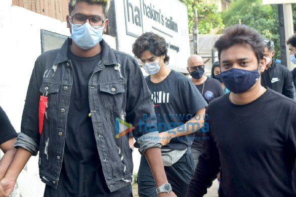 photos ishaan khatter snapped at hakims aalim salon in versova 6