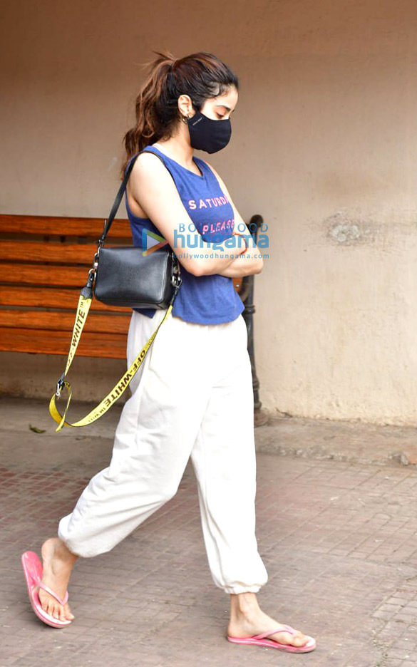 photos janhvi kapoor spotted at pilates 2