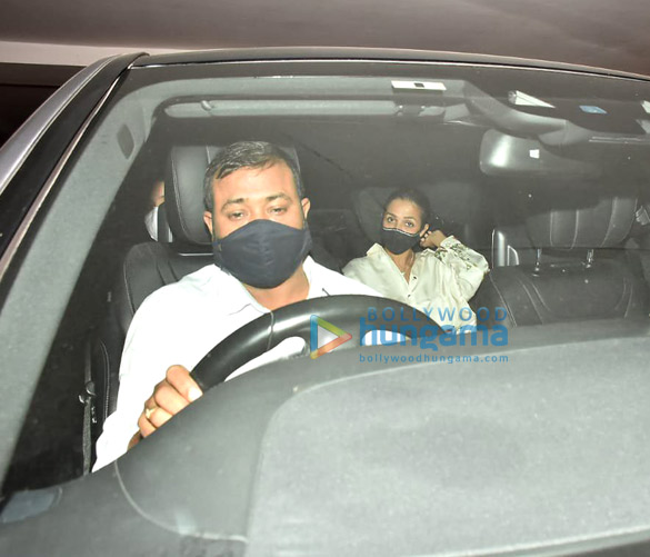 photos kareena kapoor khan malaika arora and manish malhotra spotted at karan johars house in bandra 2
