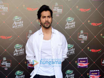 Photos: Kareena Kapoor Khan and Varun Dhawan spotted at Mehboob Studios