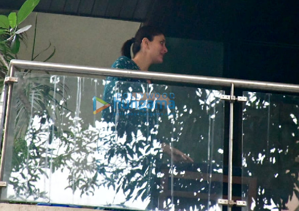 photos kareena kapoor khan spotted in bandra 2 10
